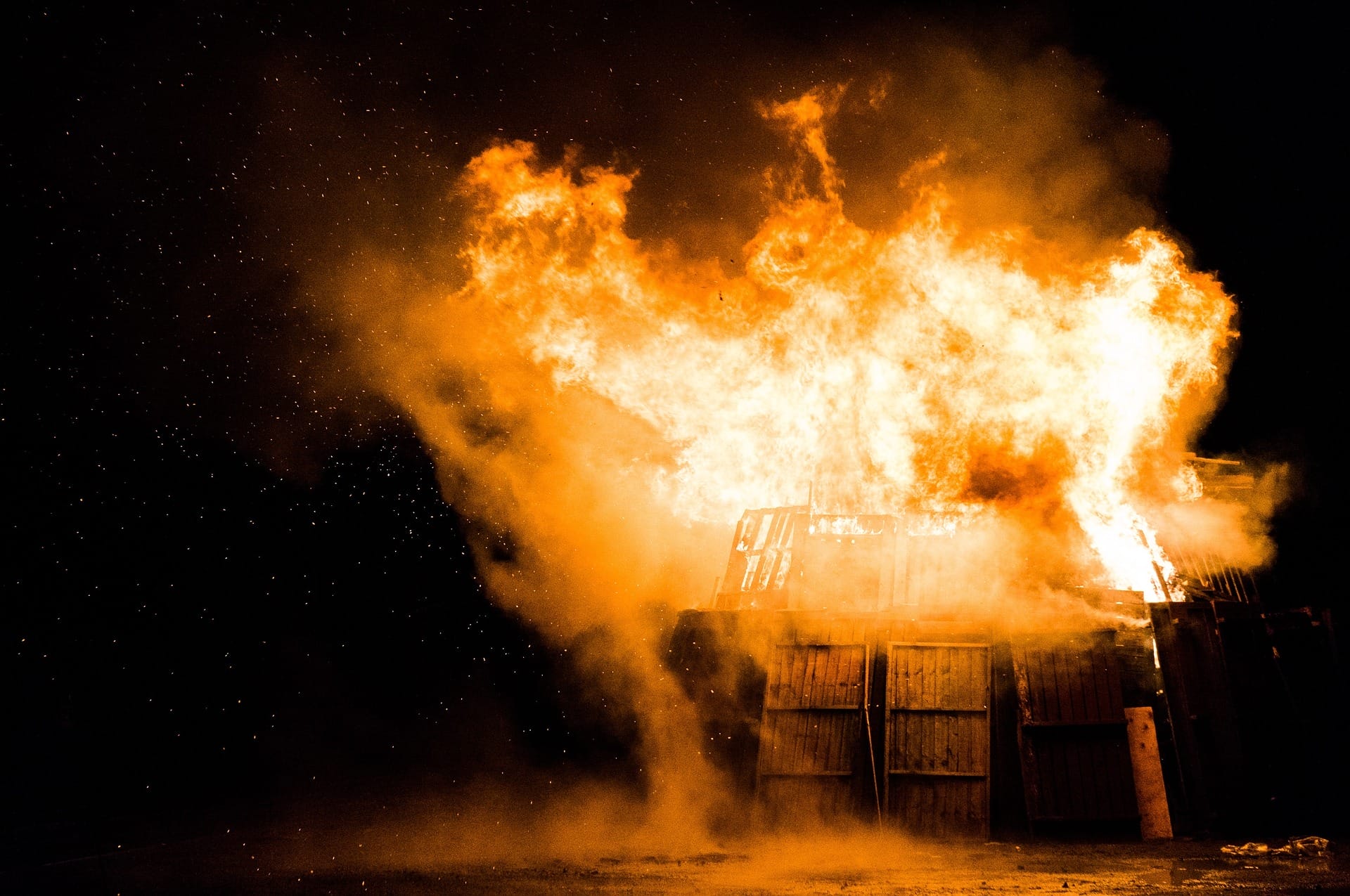 Can shipping containers burn